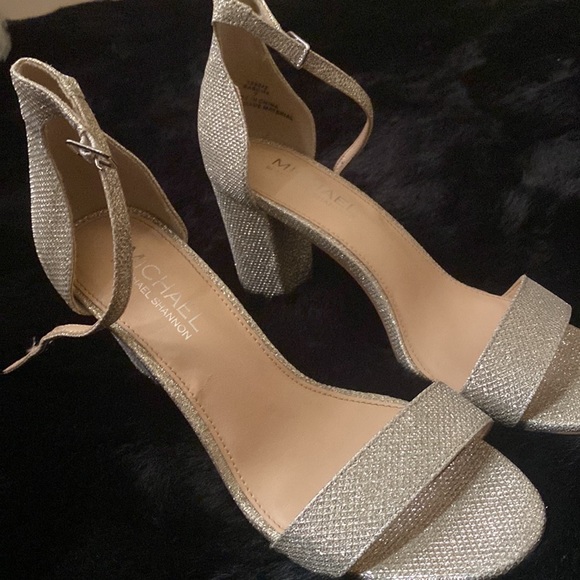 Worn a few times but in great condition size 8!🥰 - Picture 2 of 2